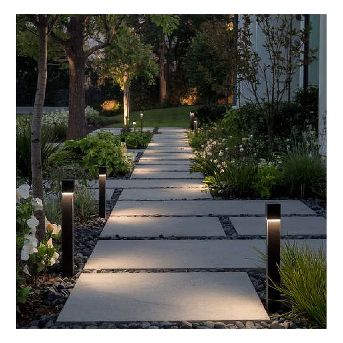 Baliza de Aluminio Negro con Base para Aplique Solar, referencia 49631, ambiente